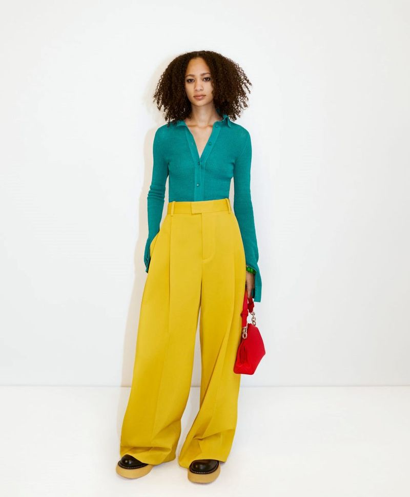 Модные брюки широкого кроя весна-лето 2021 из коллекции Bottega Veneta