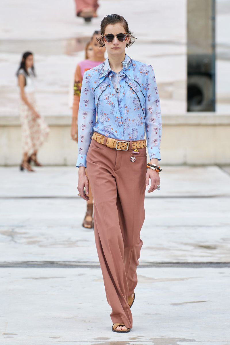Модная блузка весна-лето 2021 из коллекции Chloé