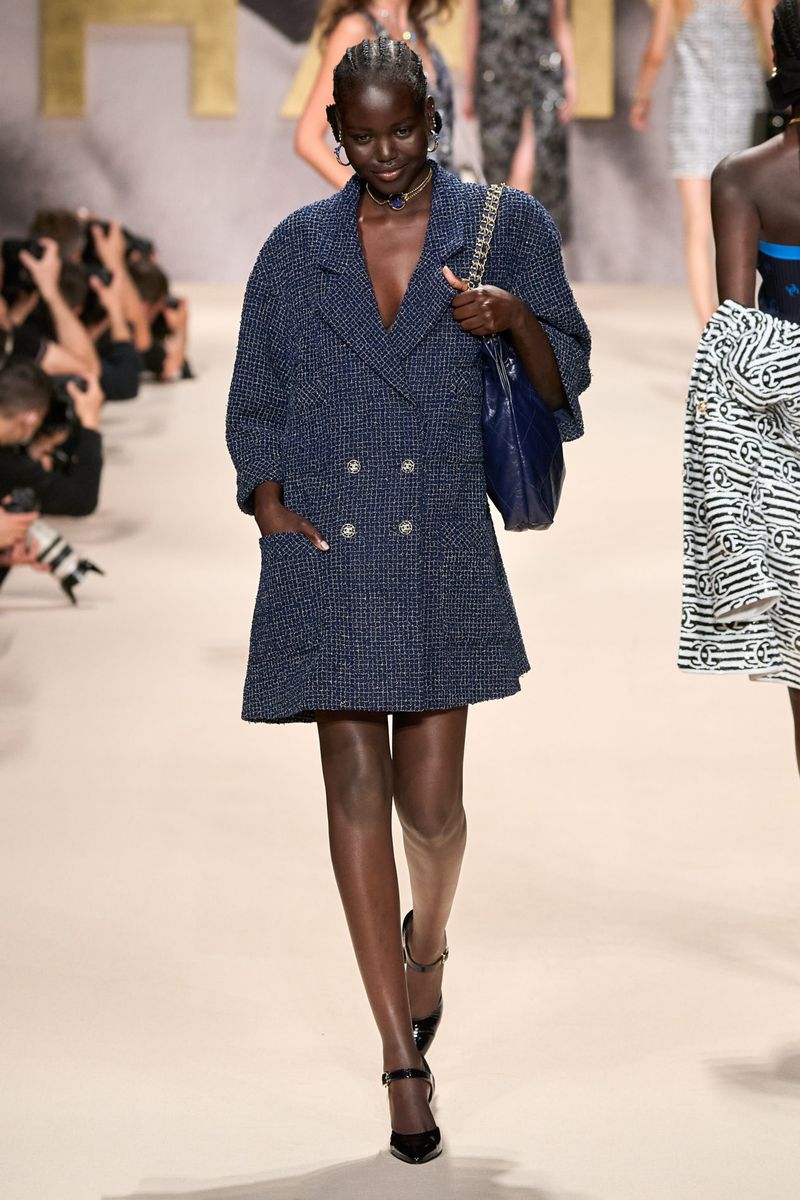 Модное пальто весна-лето 2022 из коллекции Chanel 