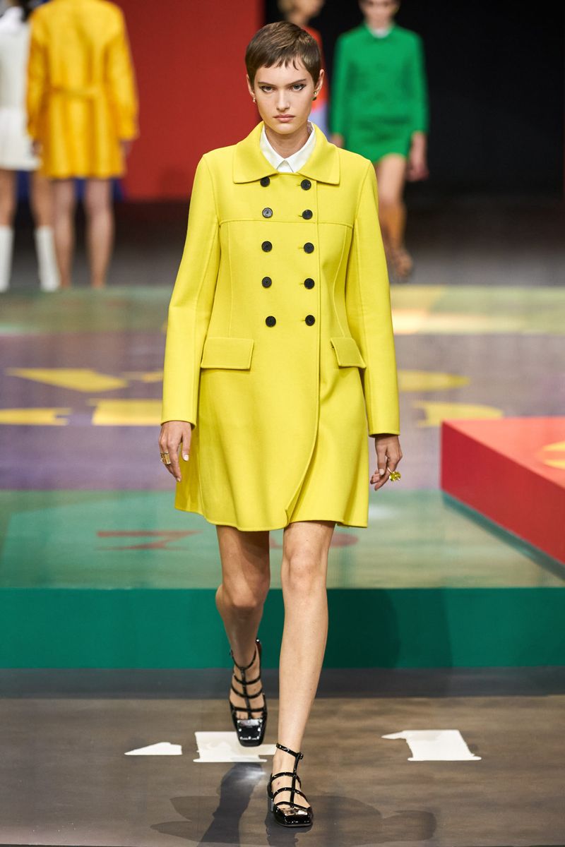 Модное пальто весна-лето 2022 из коллекции Christian Dior