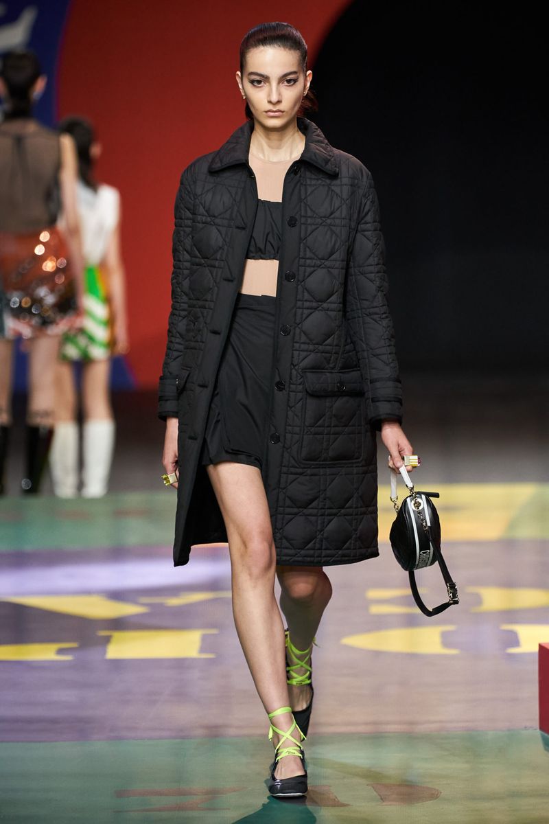 Модное пальто весна-лето 2022 из коллекции Christian Dior 