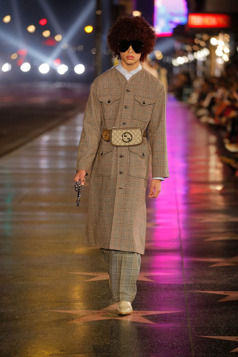 Модное пальто весна-лето 2022 из коллекции Gucci