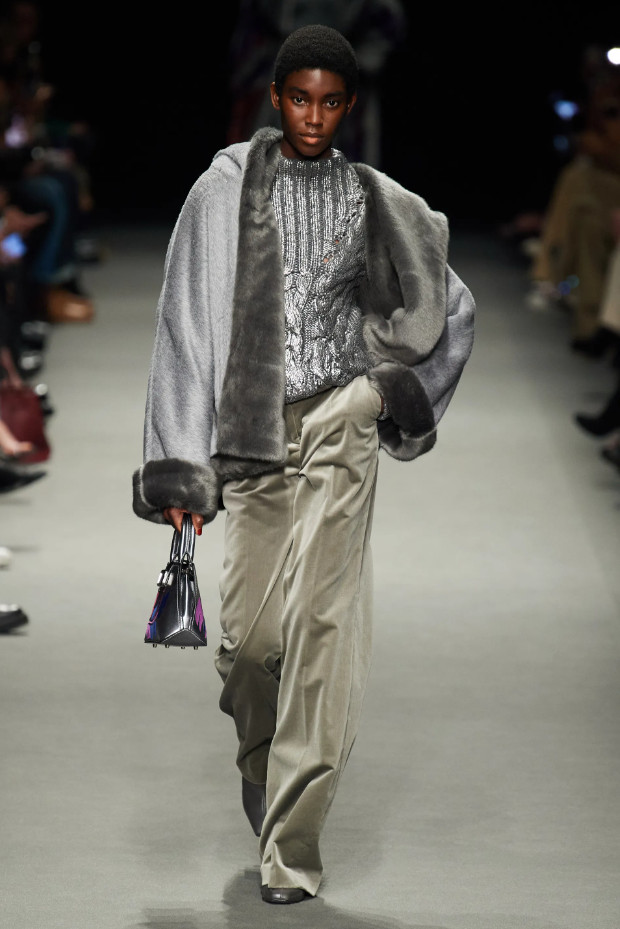 Модные широкие брюки из коллекции Alberta Ferretti зима 2022-2023 