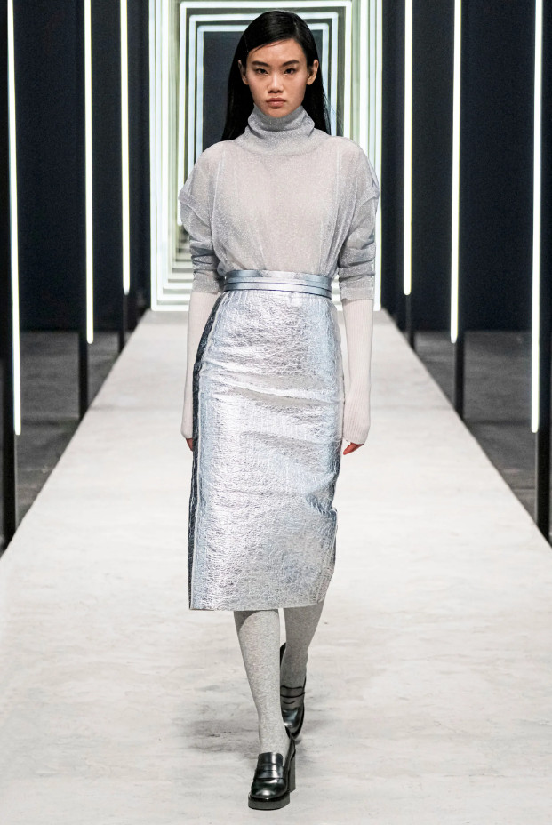 Модный цвет зимы 2022-2023 - серебро. Образ из коллекции Anteprima