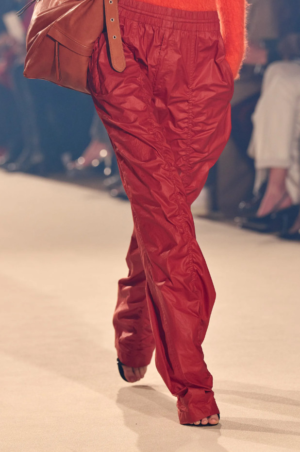 Модный тренд в одежде зима 2022-2023 - нейлон. Образ из новой коллекции Isabel Marant