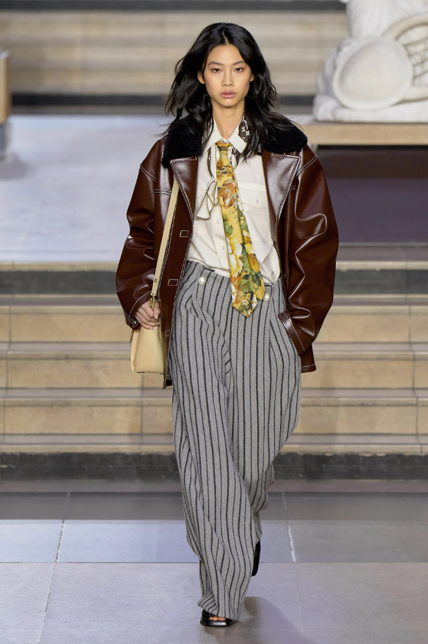 Модные широкие брюки из коллекции Louis Vuitton зима 2022-2023 