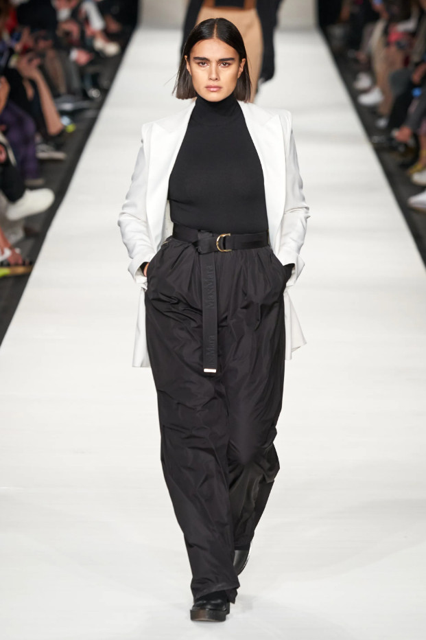 Модный тренд в одежде зима 2022-2023 - нейлон. Образ из новой коллекции Max Mara