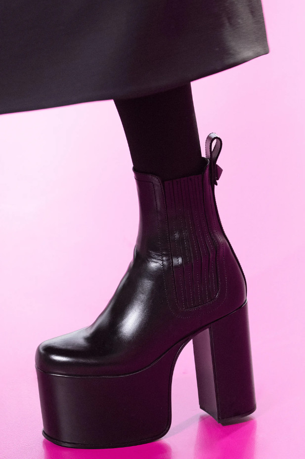 Модная женская обувь зима 2022-2023 из коллекции Valentino