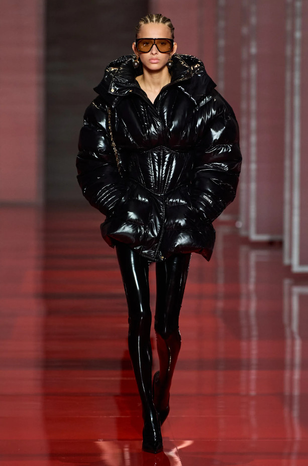 Модные брюки из коллекции Versace зима 2022-2023 