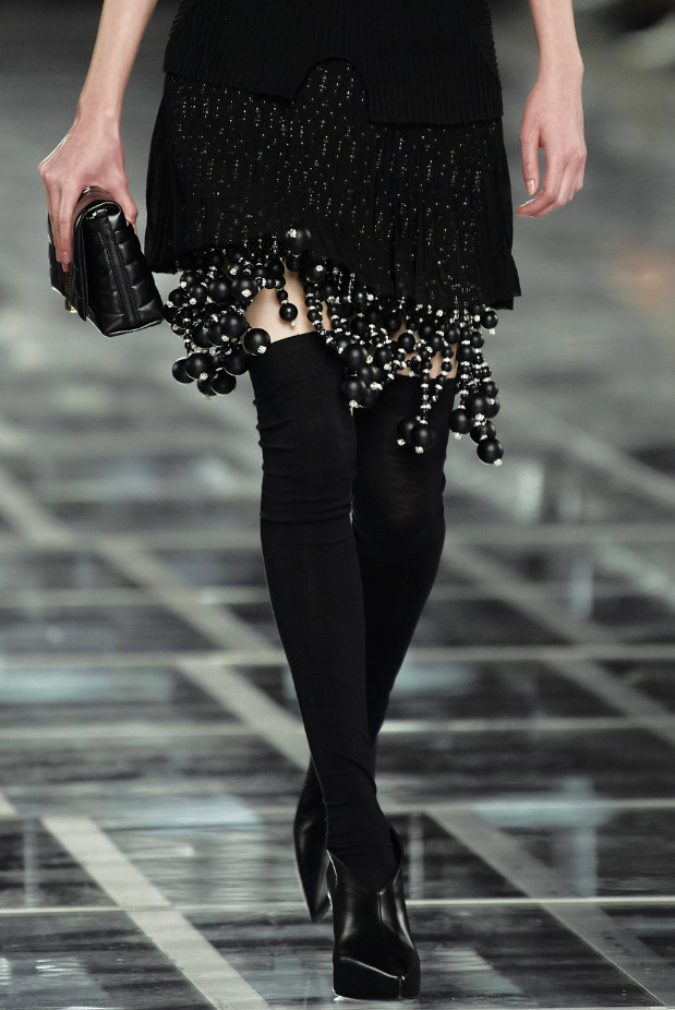 Модный тренд в одежде зима 2022-2023 - гольфы. Образ из новой коллекции Givenchy