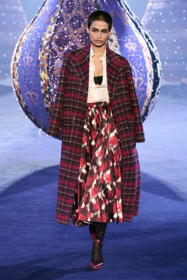 Трендовове пальто осень-зима 2023-2024 из коллекции Christian Dior