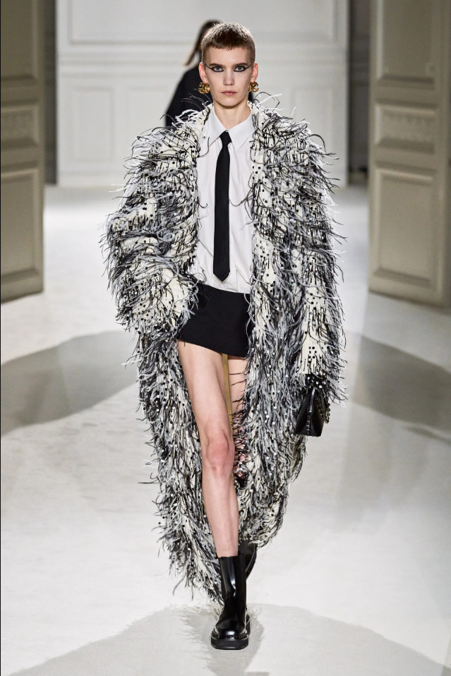 Трендовые юбки осень-зима 2022-2023 из коллекции Valentino
