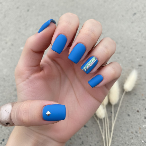 Матовый яркий маникюр на квадрате