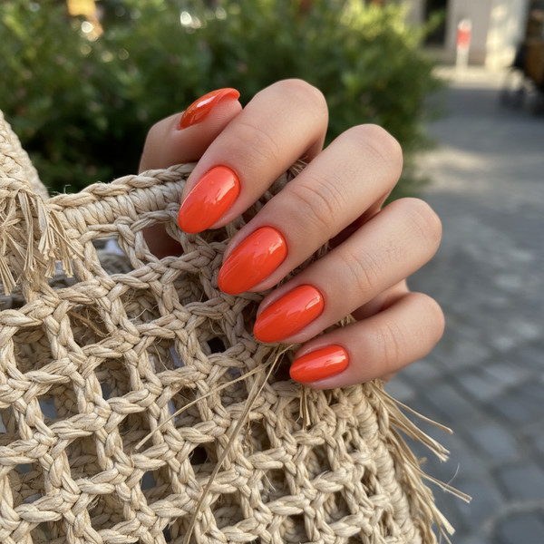 Оранжевый маникюр на коротких ногтях